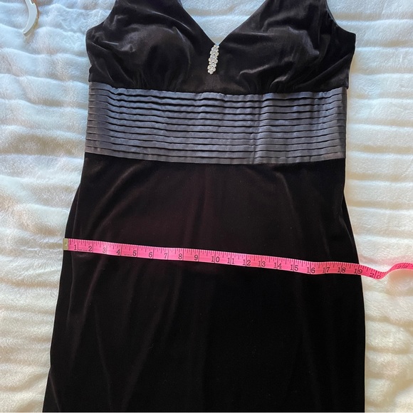 COLDWATER CREEK Black Velvet Sleeveless V-Neck Long Embellished Gown Size 12 - Picture 7 of 12